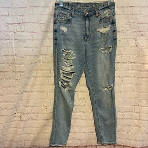 American Eagle distressed Mom Jeans Size 6 Regular